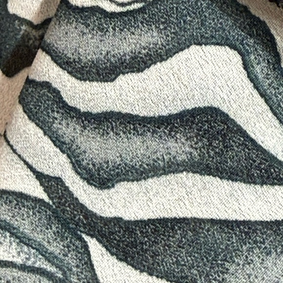 Apostrophe Petite Animal Print Ruffled Button Down Gray Tones S/CH (6-8) - Picture 5 of 7